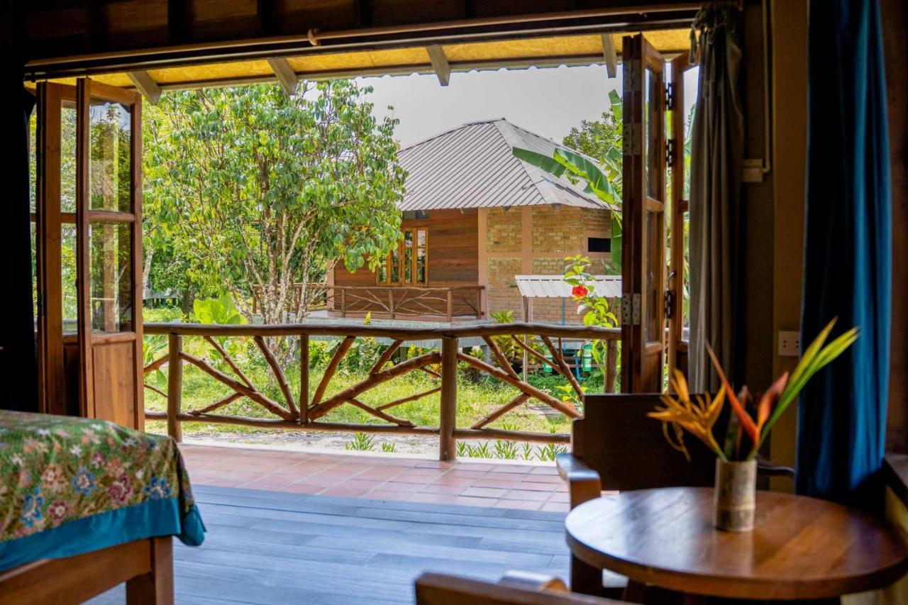 Monkey Mansion - Jungalows & Tours Khao Sok National Park Exterior photo
