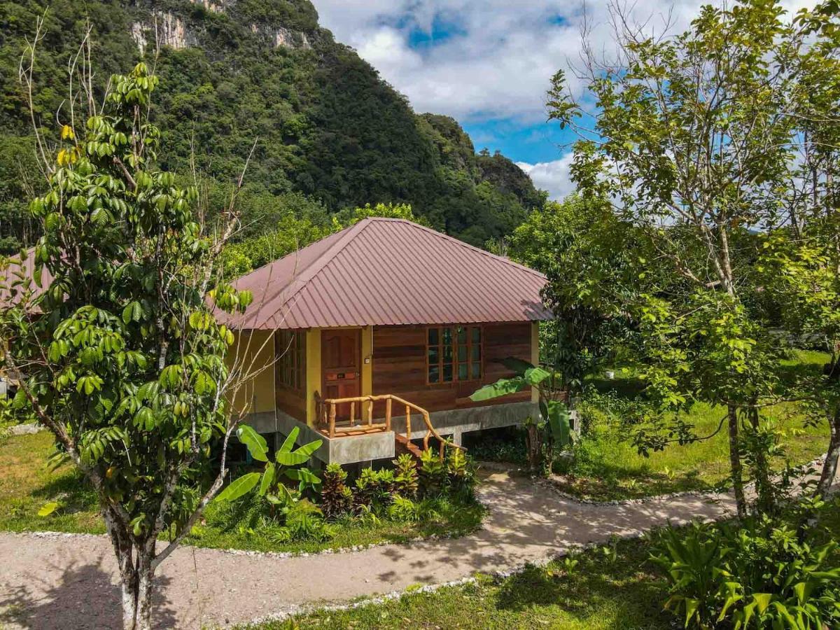 Monkey Mansion - Jungalows & Tours Khao Sok National Park Exterior photo